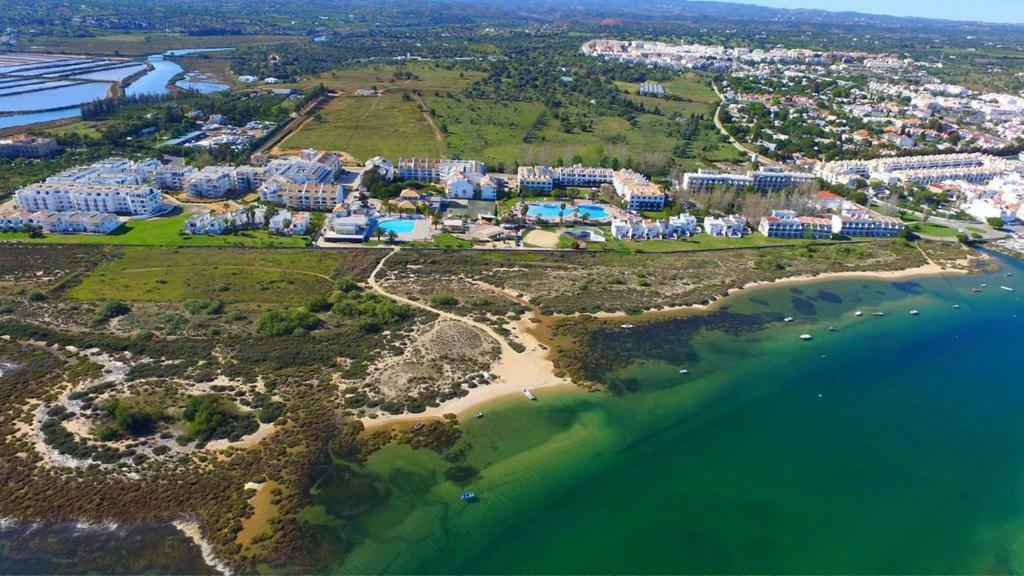 קבאנס דה טאבירה Golden Beach Apartment, Cabanas - Rua Das Giestas Lote 4 J מראה חיצוני תמונה